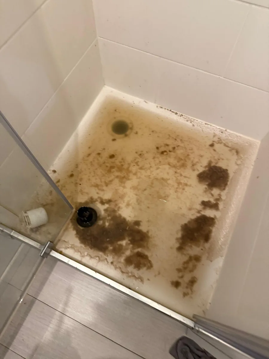 Bac de douche obstrué